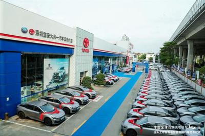品質(zhì)深入人心 一汽豐田bZ3店頭發(fā)布暨百臺(tái)網(wǎng)約車深圳交車